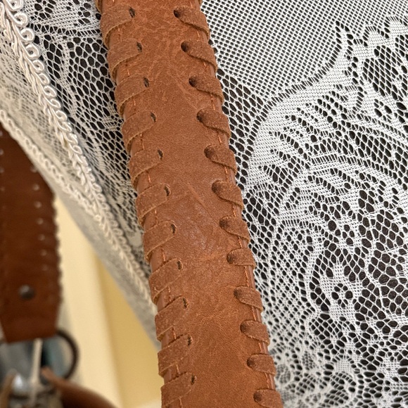 NWT Wrangler Floral Embossed Brown Fringe Shoulder Bag - Picture 5 of 9